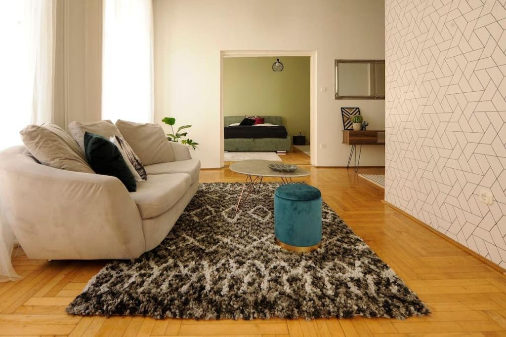Danubio **** 3 Bedrooms - Next To The River Apartamento